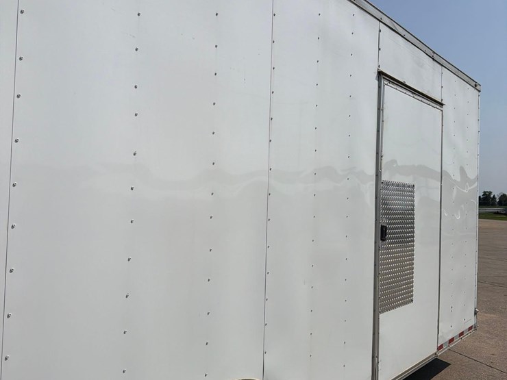2018-diamond-100”-x-24ft-bumper-hitch-enclosed-trailer-image-8
