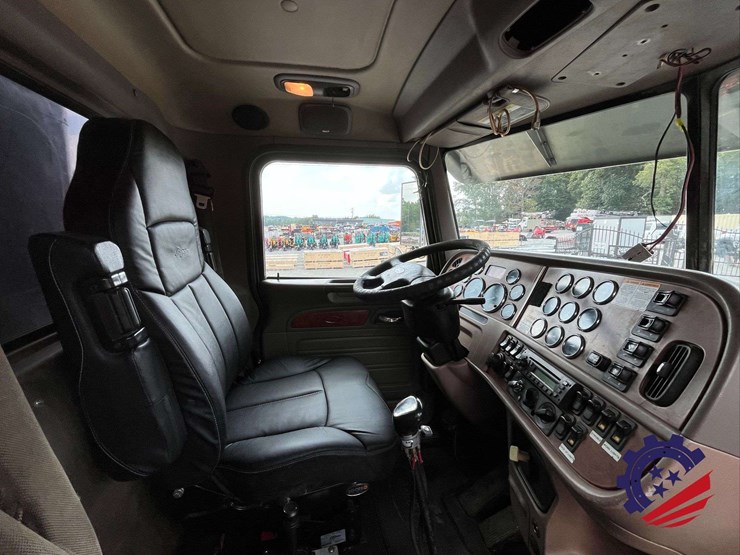 2008-peterbilt-365-image-64