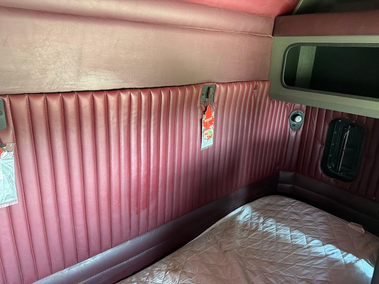 2010-kenworth-t660-image-45