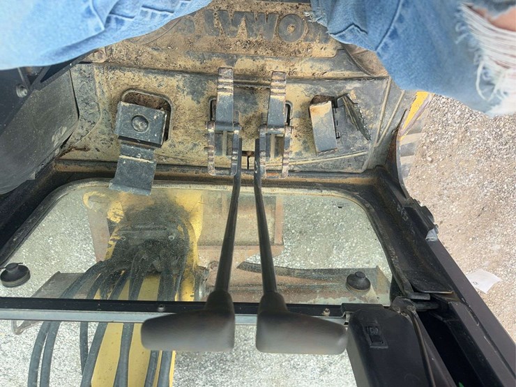 komatsu-pc35mr-image-12