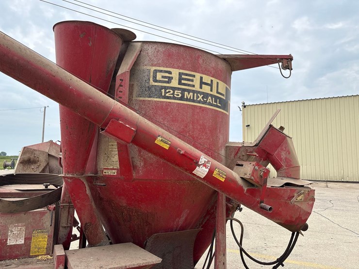 gehl-125-image-12