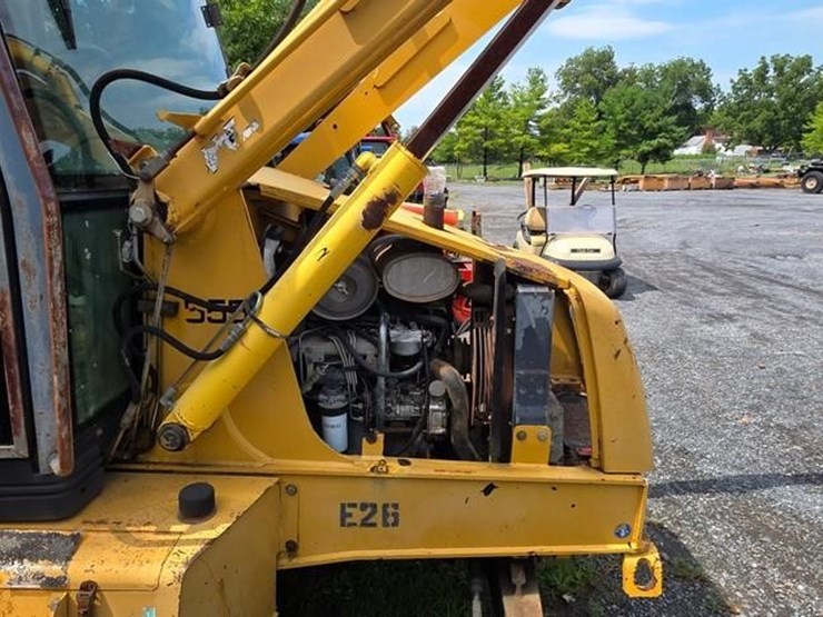 new-holland-555e-image-9