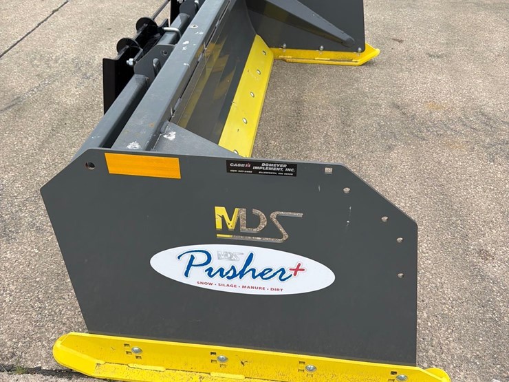 mds-8ft-skidloader-push-blade-very-low-use-image-3