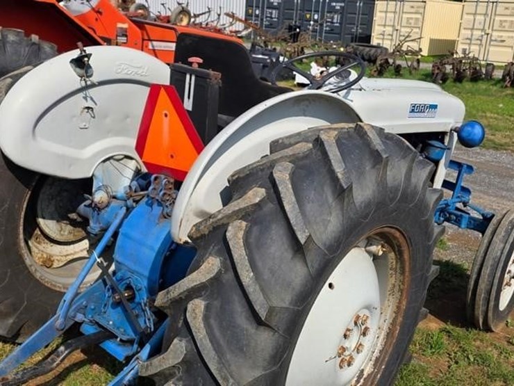 ford-4000-image-12