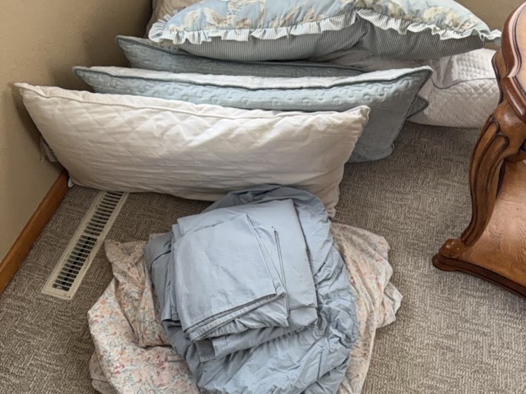 pile-of-king-size-bedding-and-pillows-image-1
