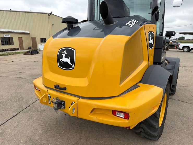 2021-deere-324l-image-24