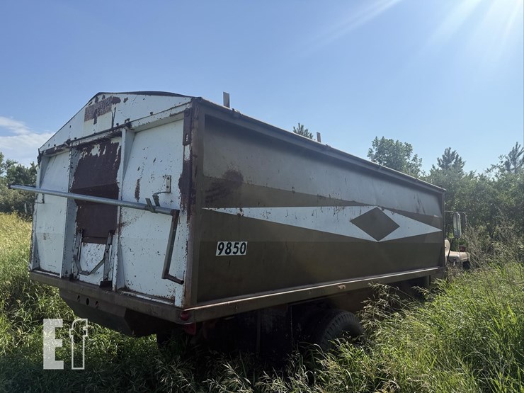international-grain-truck-image-8