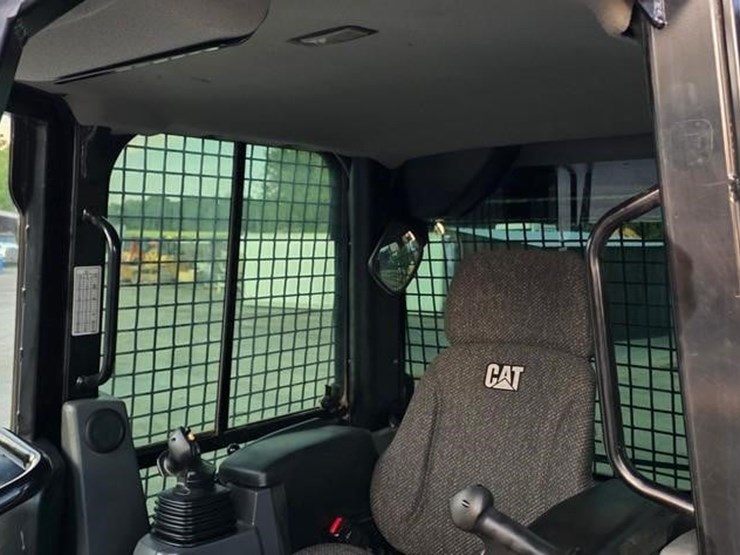 2017-caterpillar-d5k2-xl-image-65