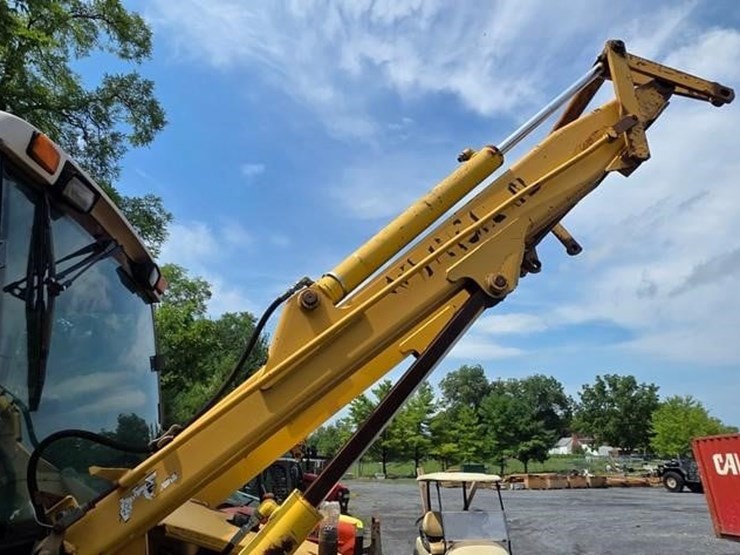 new-holland-555e-image-10