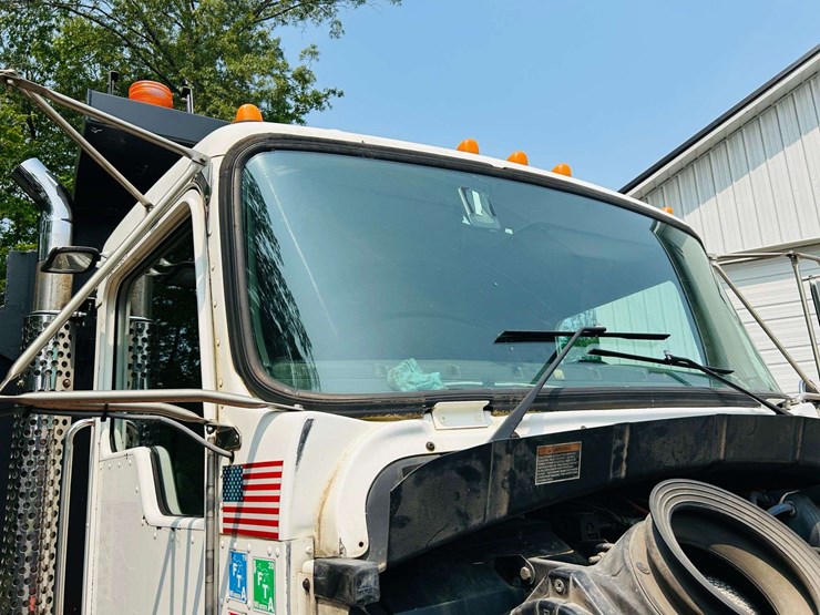 2005-kenworth-t300-image-41