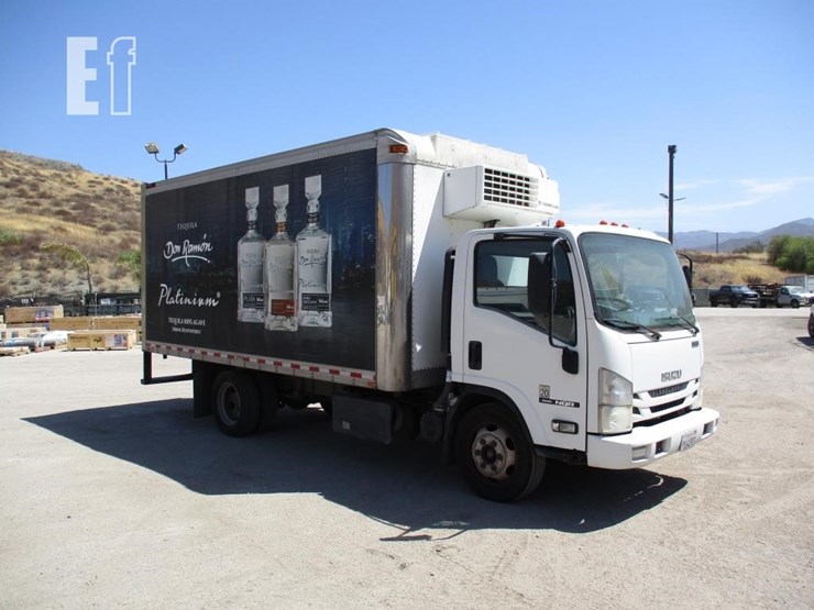 2016-isuzu-nqr-image-2