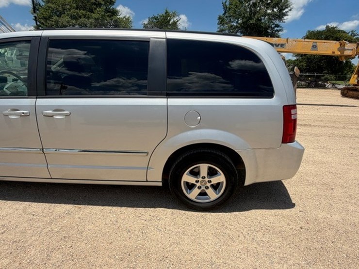 2009-dodge-grand-caravan-sxt-image-14