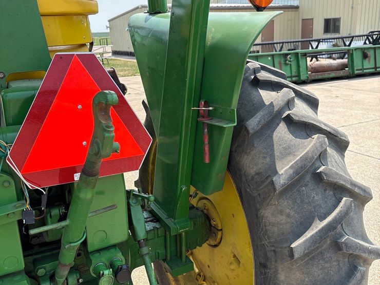 john-deere-3020-image-22