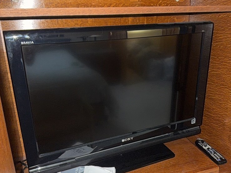 sony-flatscreen-tv-with-remote-and-owners-manual-image-3