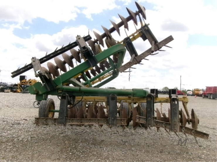 john-deere-220-image-14
