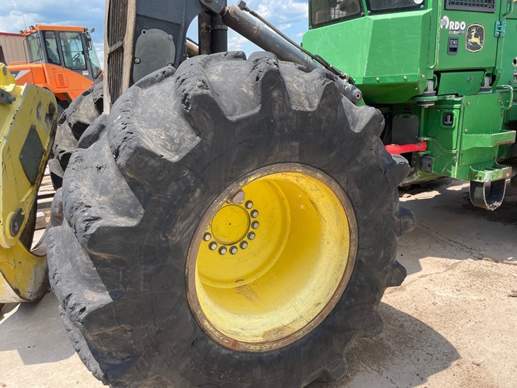 2015-deere-648l-image-26