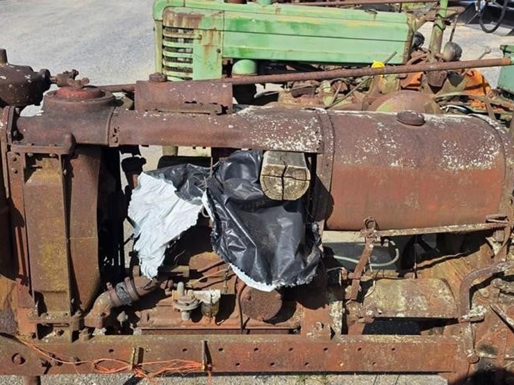 farmall-f14-tractor-(not-running)-image-15