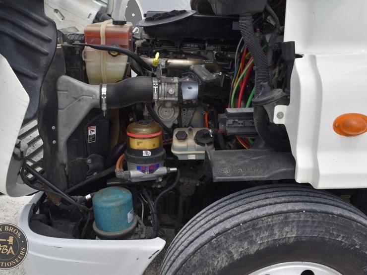 2011-freightliner-cascadia-113-image-57