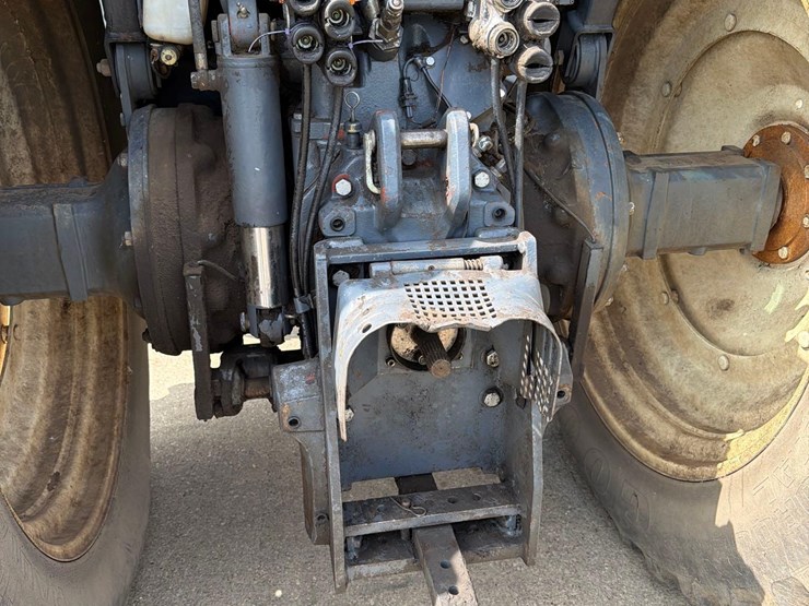 new-holland-8560-image-9