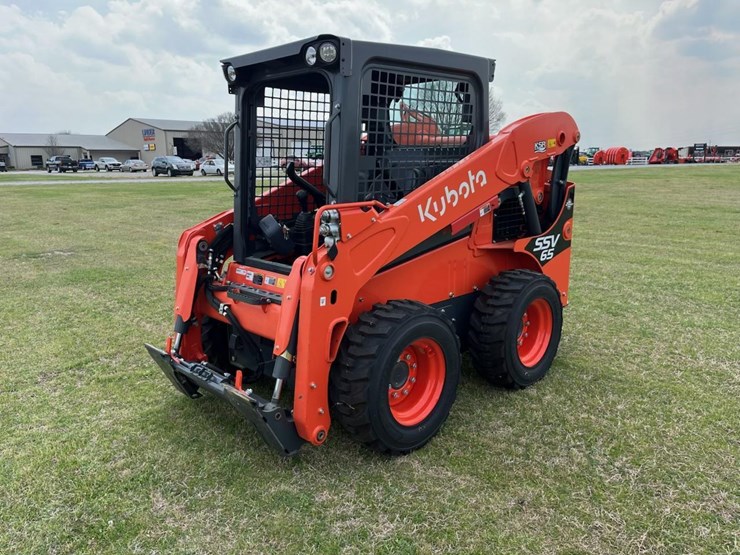 2024-kubota-ssv65-image-1