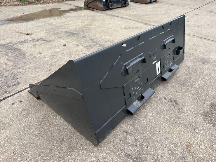 like-new-bobcat-7ft-skidloader-bucket-image-7
