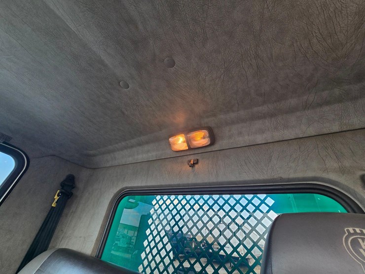 2010-kenworth-t370-image-44