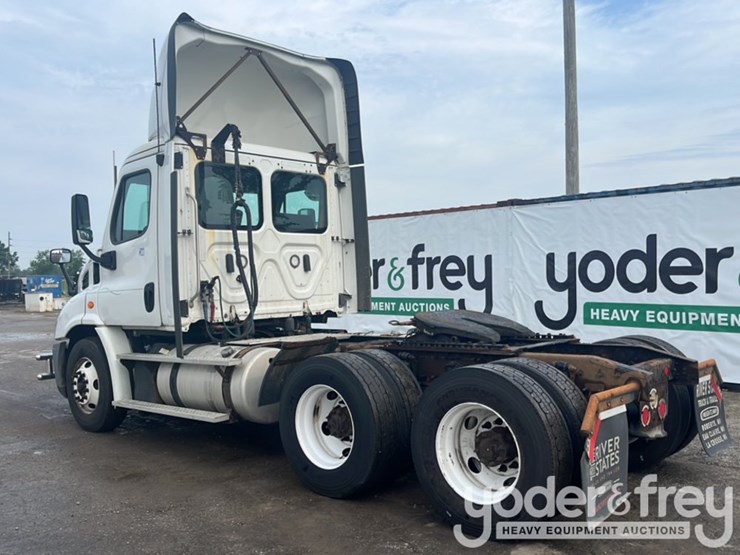 2018-freightliner-cascadia-113-image-4
