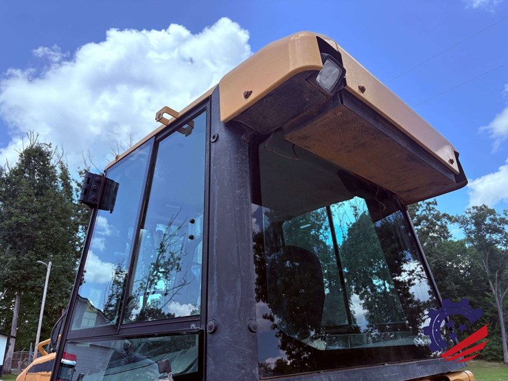 2009-caterpillar-d5k-xl-image-53
