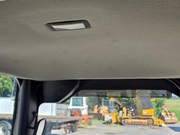 2020-caterpillar-d5k2-lgp-image-65