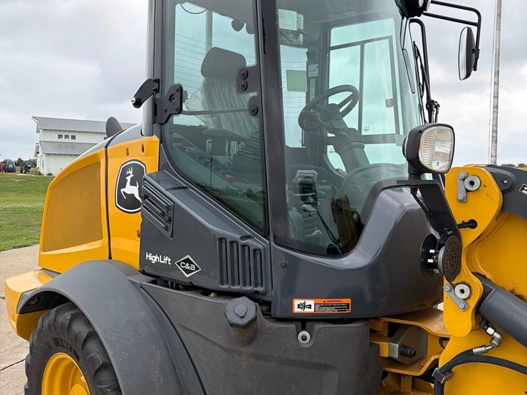 2021-deere-324l-image-20