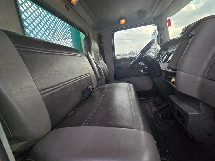 2010-kenworth-t370-image-45