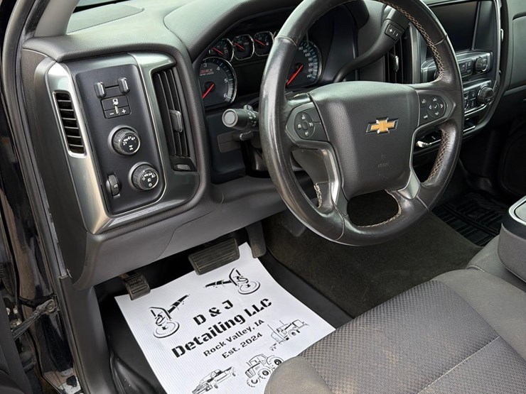 2018-chevrolet-1500-image-33