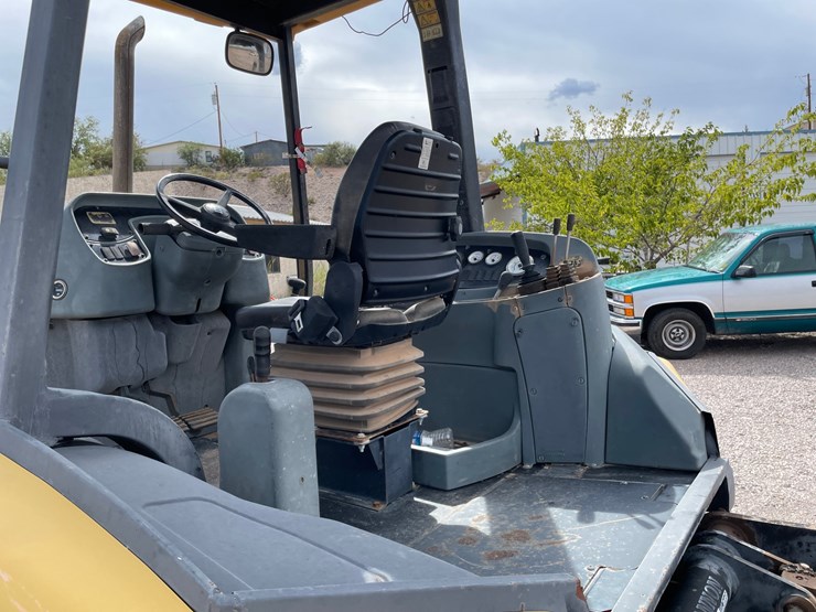caterpillar-416d-image-10