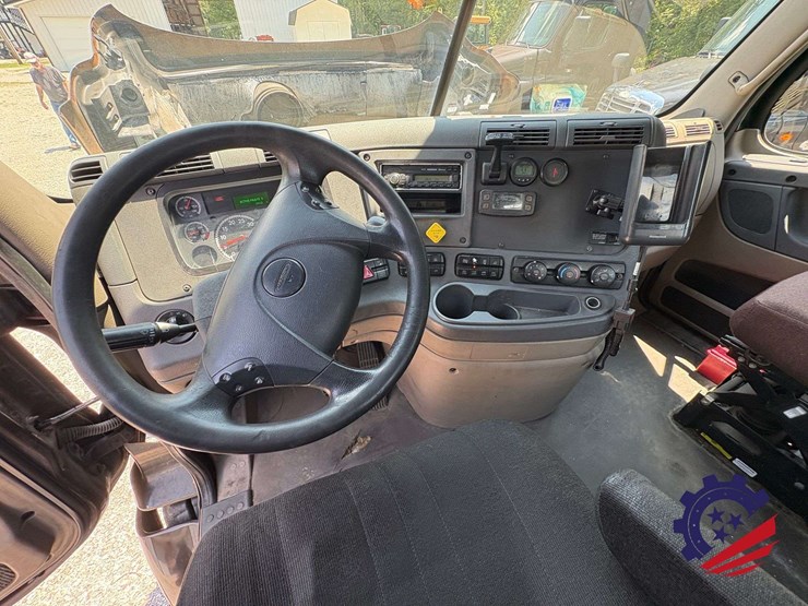 2016-freightliner-cascadia-113-image-49