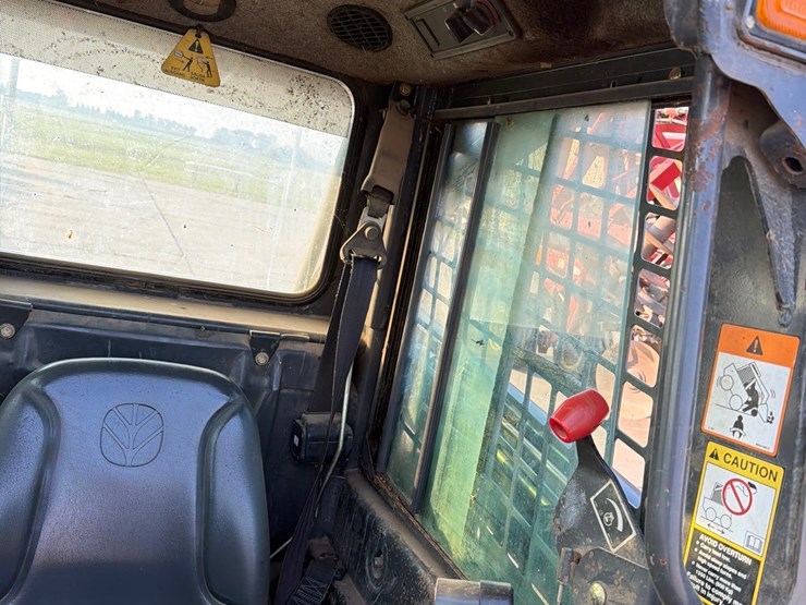 new-holland-l150-image-23