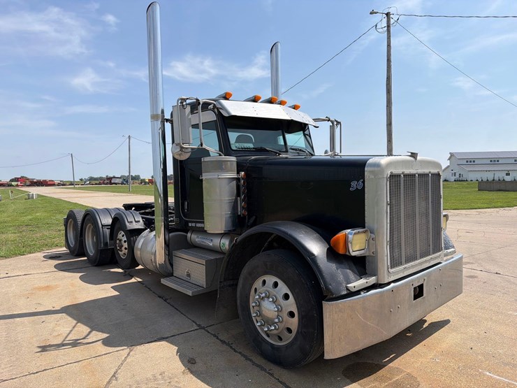 2007-peterbilt-379-image-3