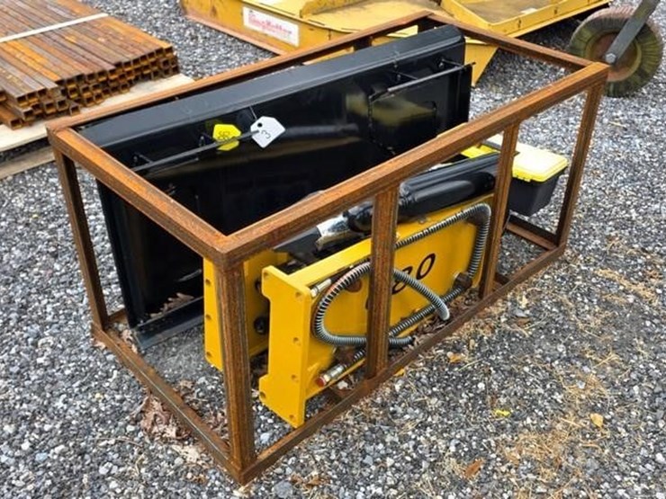 new-cfg-skidloader-rock-hammer-image-4