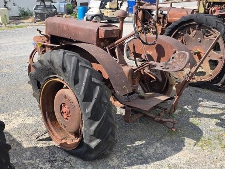 silver-king-tractor-(not-running)-105-image-3