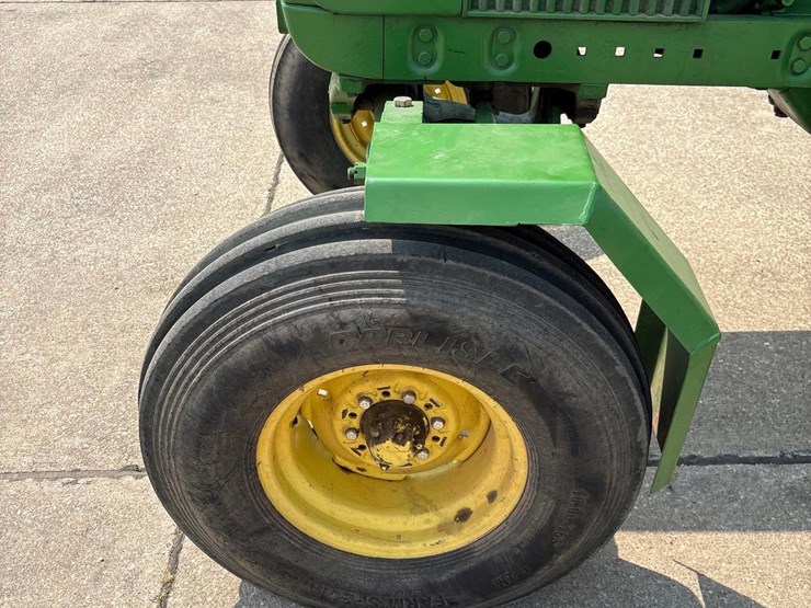 john-deere-3020-image-11
