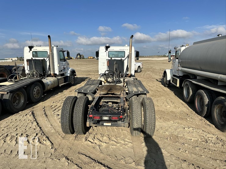 2014-volvo-vhd84ft200-image-6