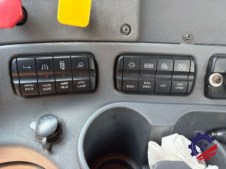 2017-freightliner-cascadia-113-image-65