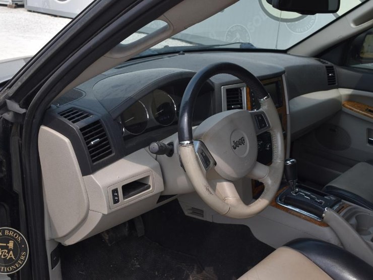 2009-jeep-grand-cherokee-limited-image-11