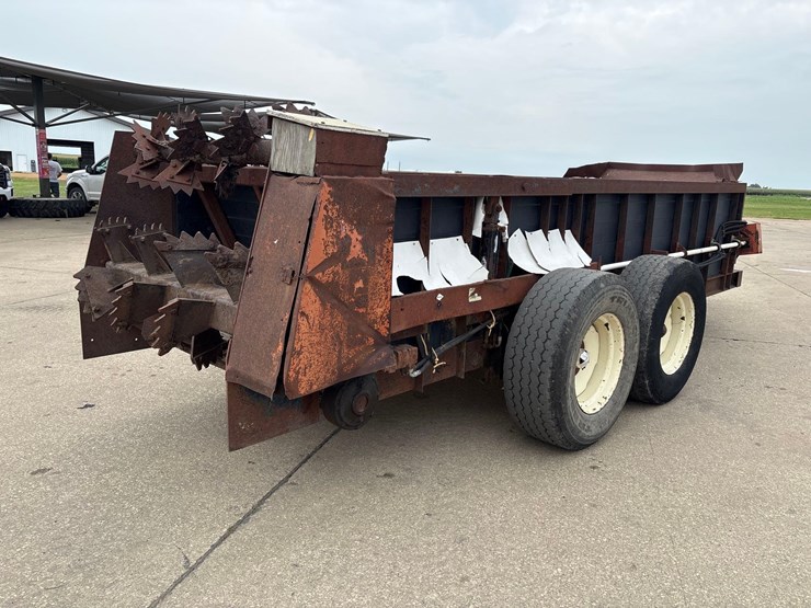 meyer-m425-manure-spreader-image-3