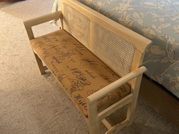 sitting-bench-for-foot-of-bed-image-4
