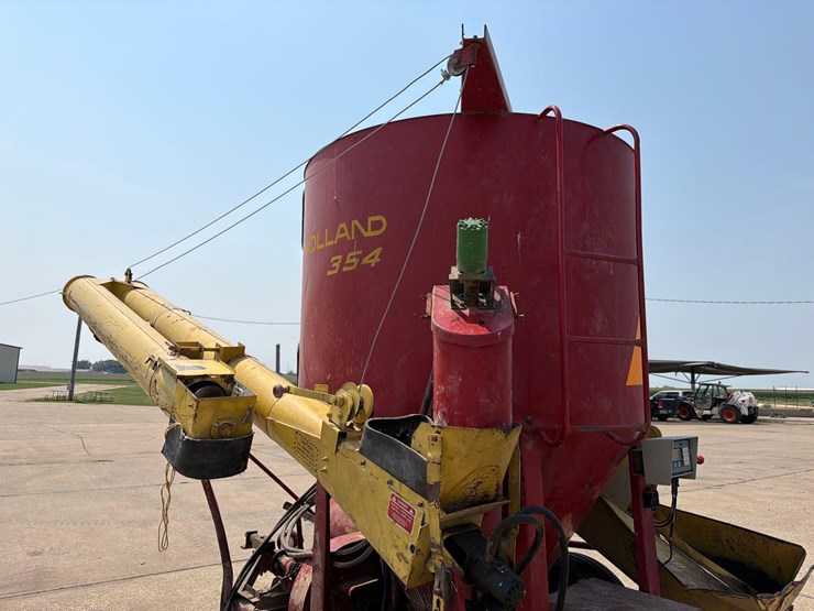 new-holland-354-image-8
