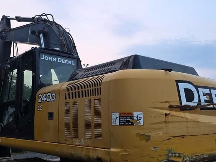 2011-deere-240d-lc-image-36