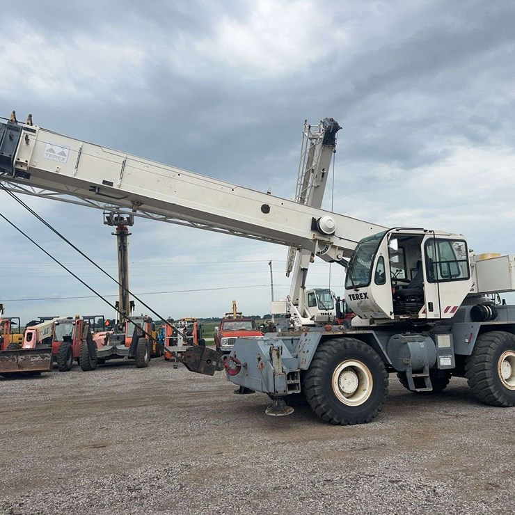 2000 TEREX RT230