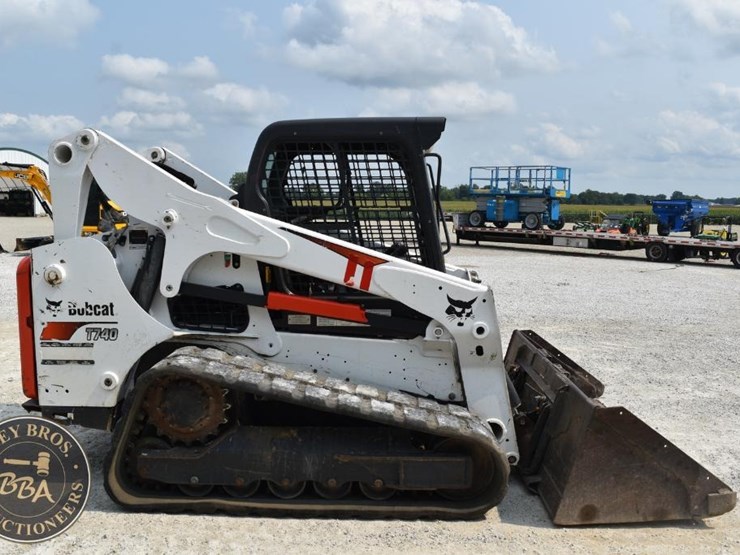 2019-bobcat-t740-image-6