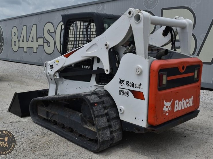 2016-bobcat-t740-image-14