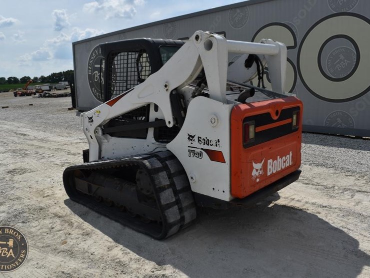 2016-bobcat-t740-image-54